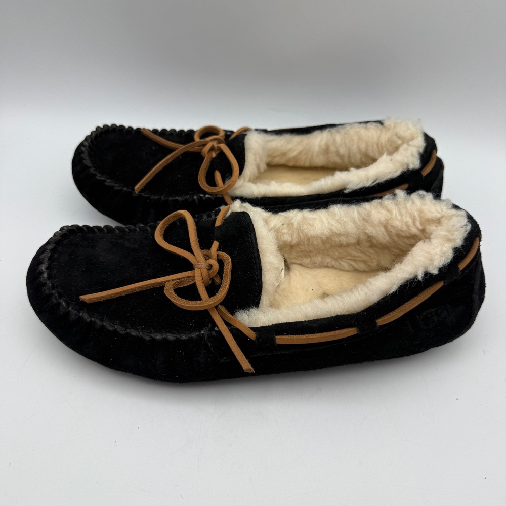 UGG Dakota Moccasin Slippers Womens Size 6 Black Suede Sheepskin Comfort